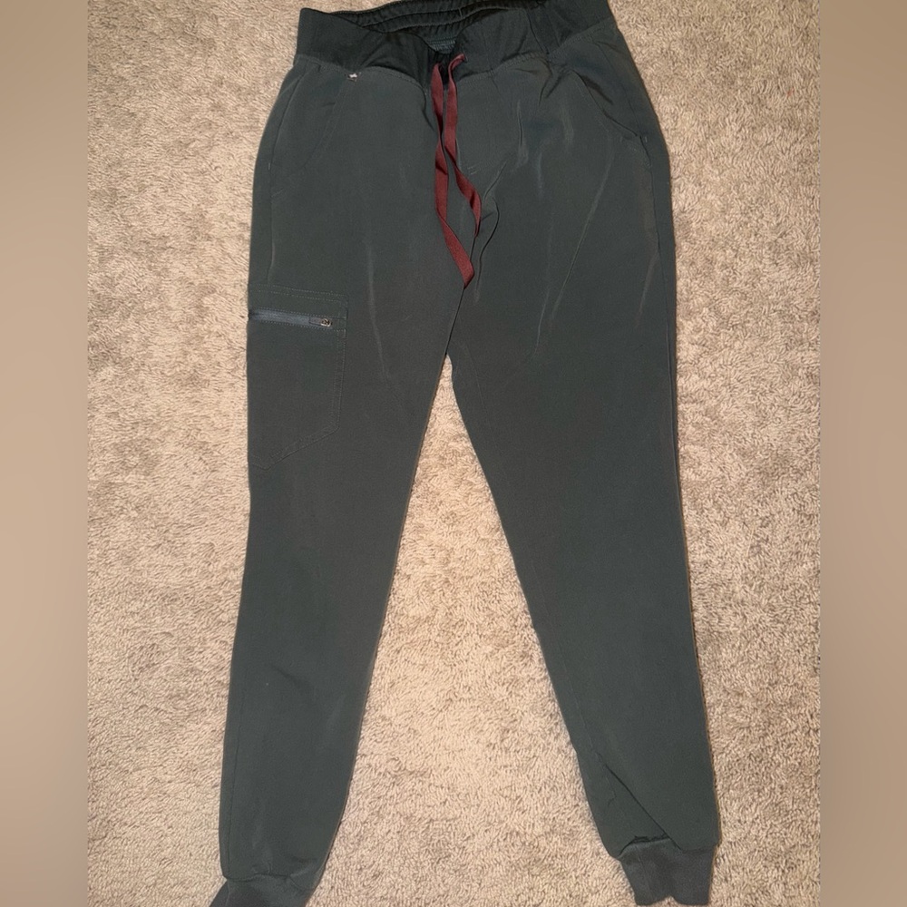 Women’s Figs Dark Green Small Jogger